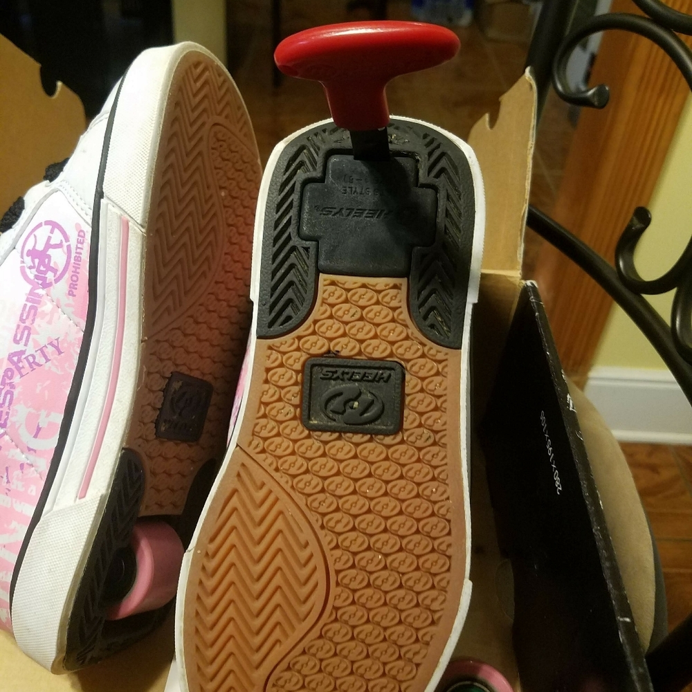 Shoes - Picture 5 of 8